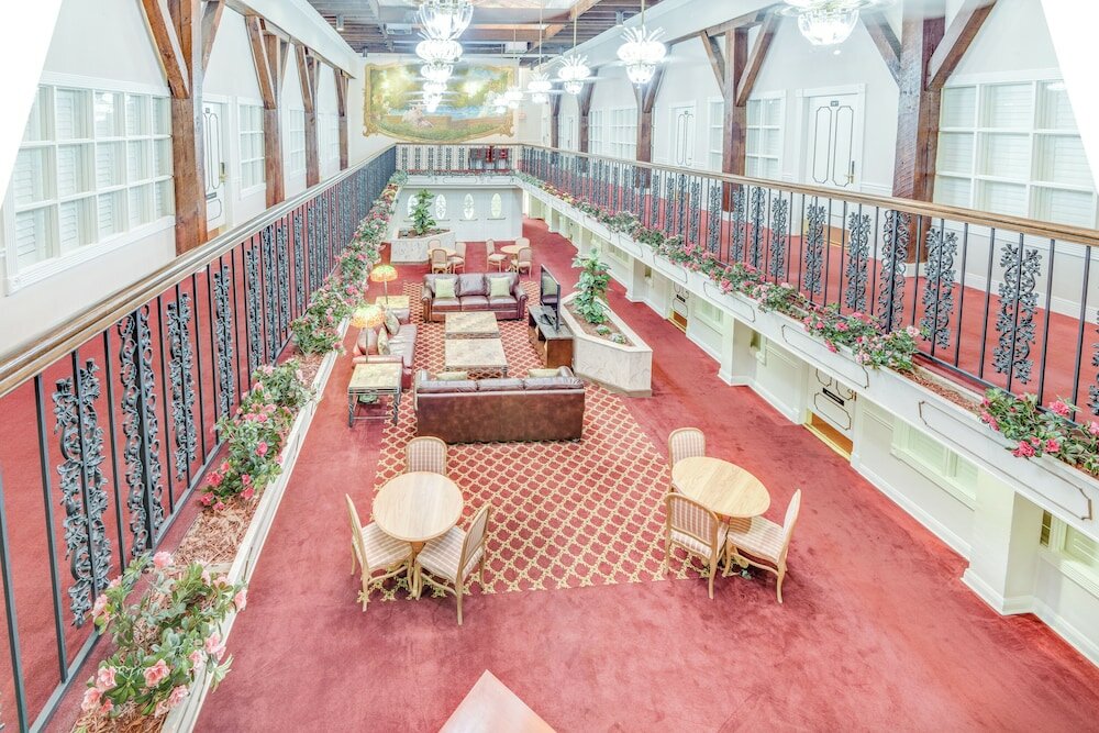 Фото Plaza Suites Downtown New Orleans