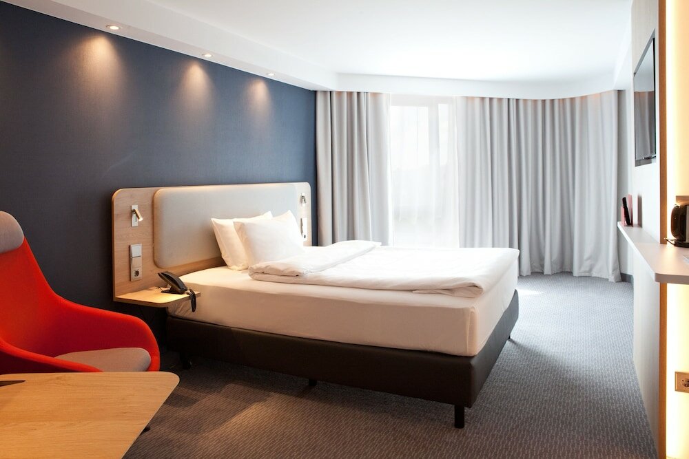 Фото Holiday Inn Express Furth, an Ihg Hotel