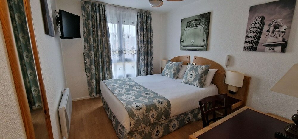 Фото Kyriad Direct Arpajon