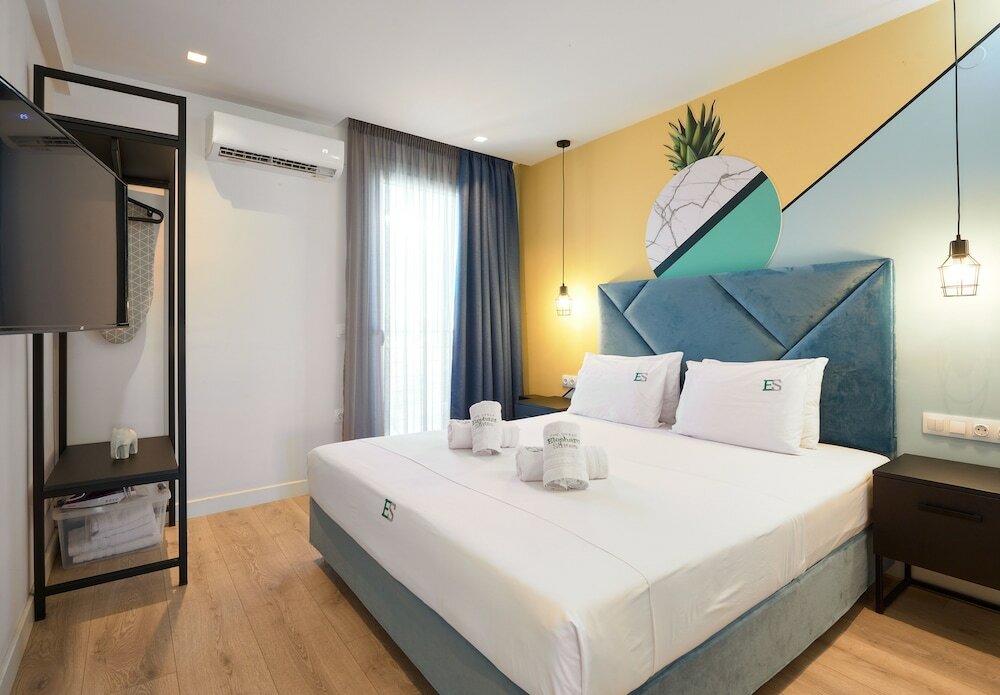Фото Urban Elephant Suites