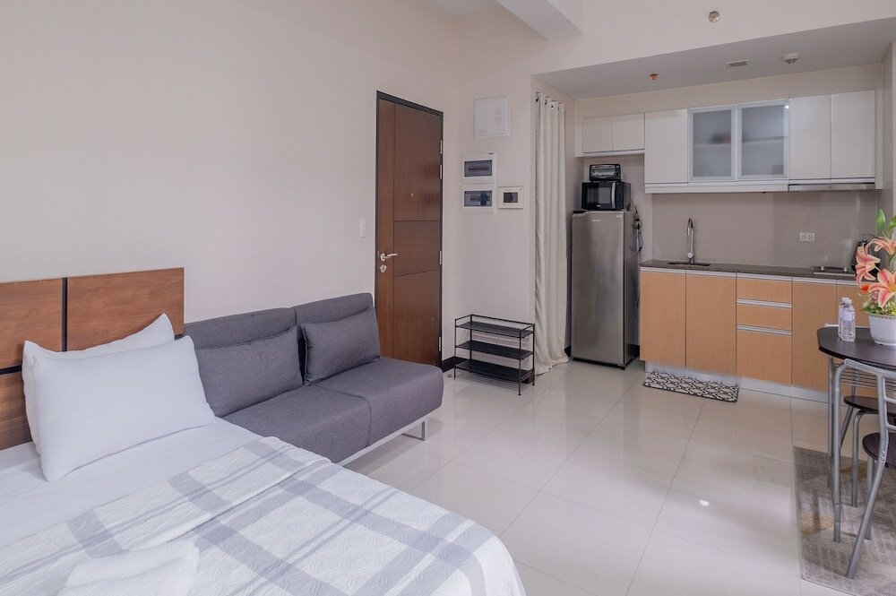 Фото Tess and Tessha Condotel near T3 Airport