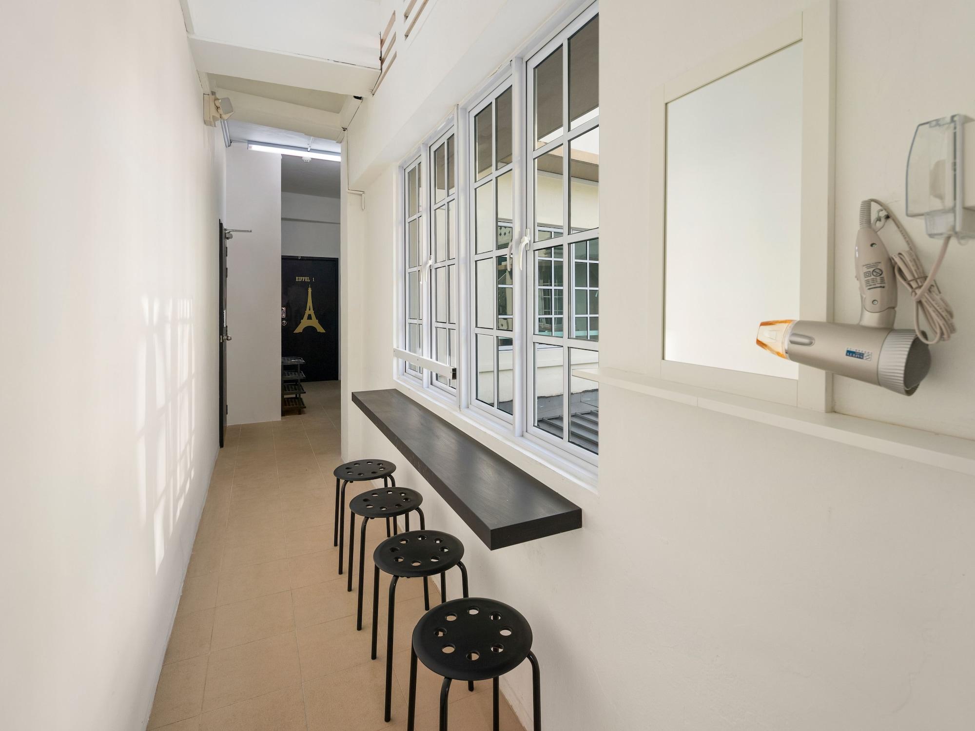 Фото 7 Wonders Hostel @ Upper Dicskon