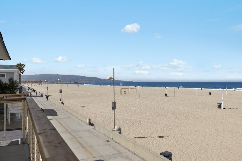Фото Sea Sprite Oceanfront Hotel