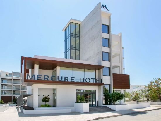 Фото Mercure Larnaca Beach Resort