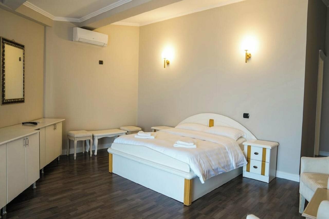 Фото Hotel Majestic