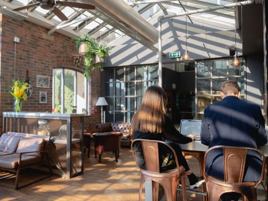 Фото Novotel Cardiff Centre