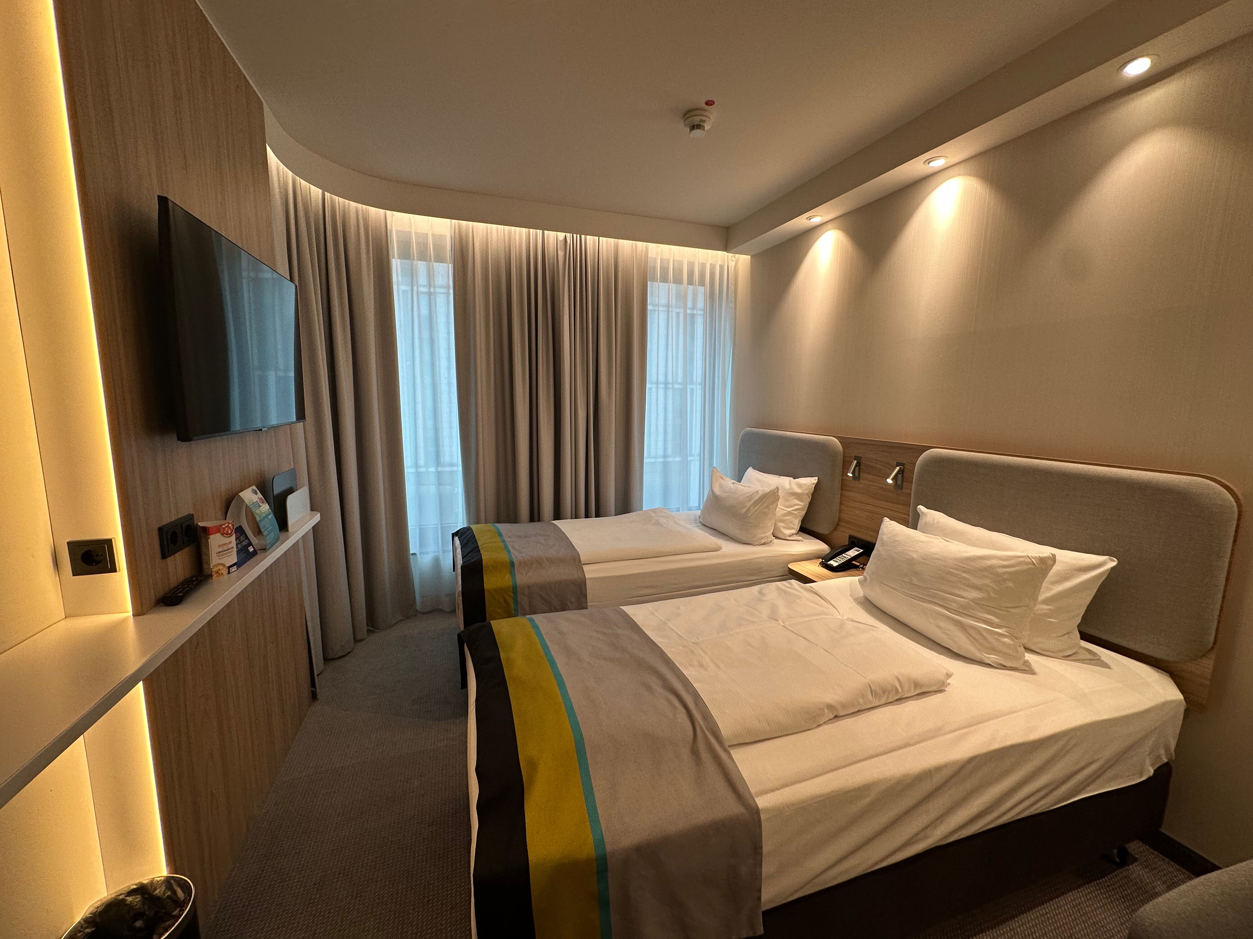 Фото Holiday Inn Express Düsseldorf Hauptbahnhof