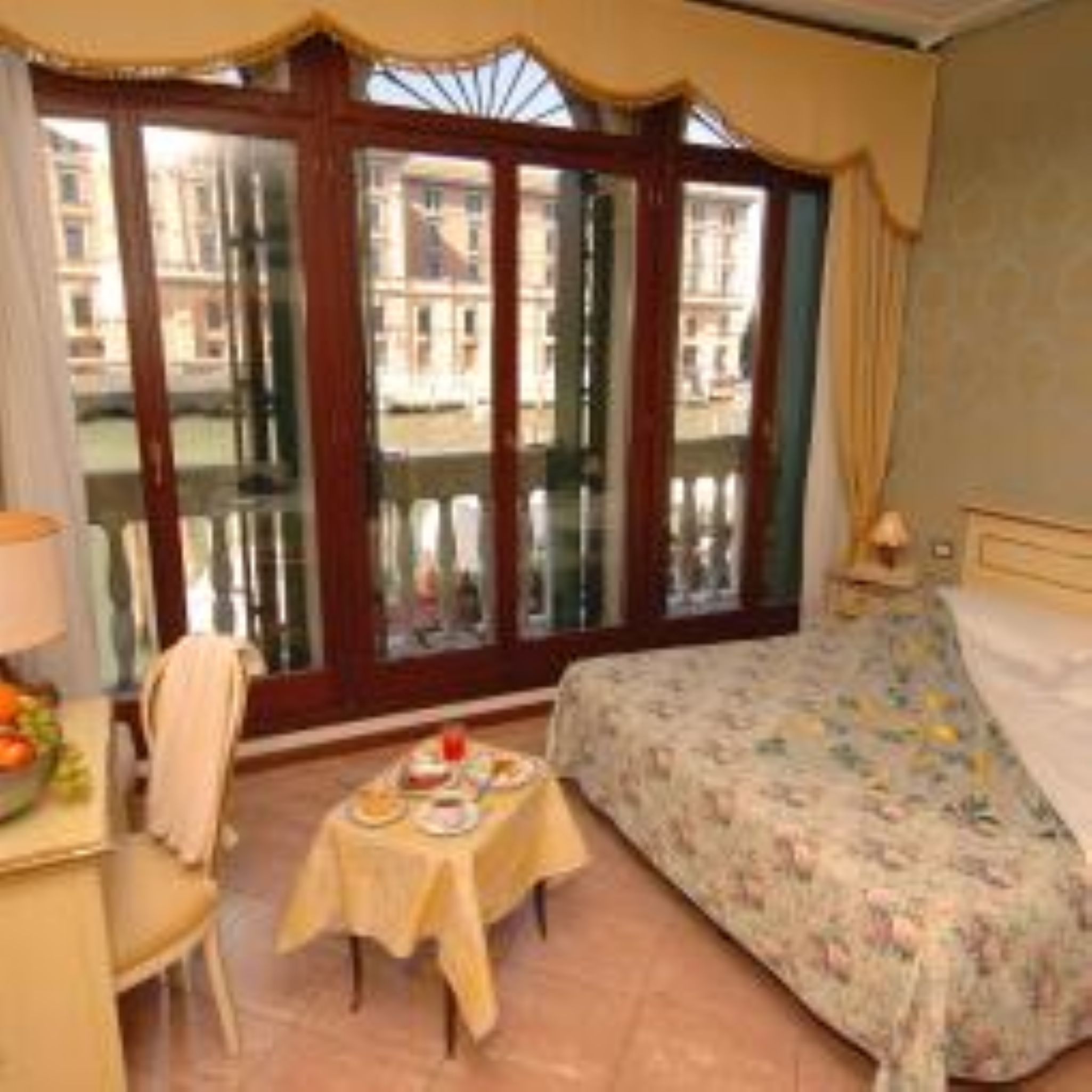 Фото Hotel Canal