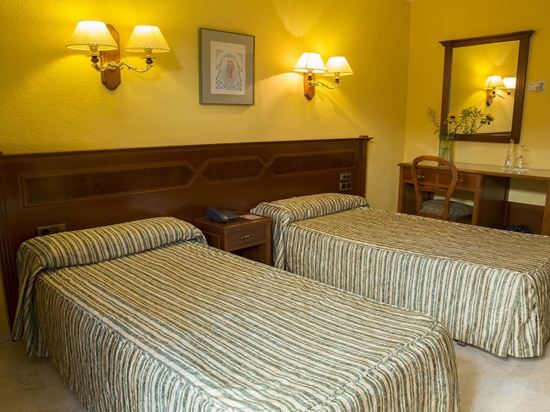 Фото Отель Reina Cristina