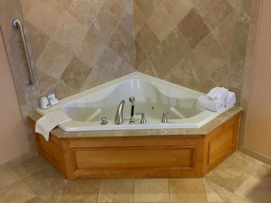 Фото Hampton Inn Hays-North of i 70