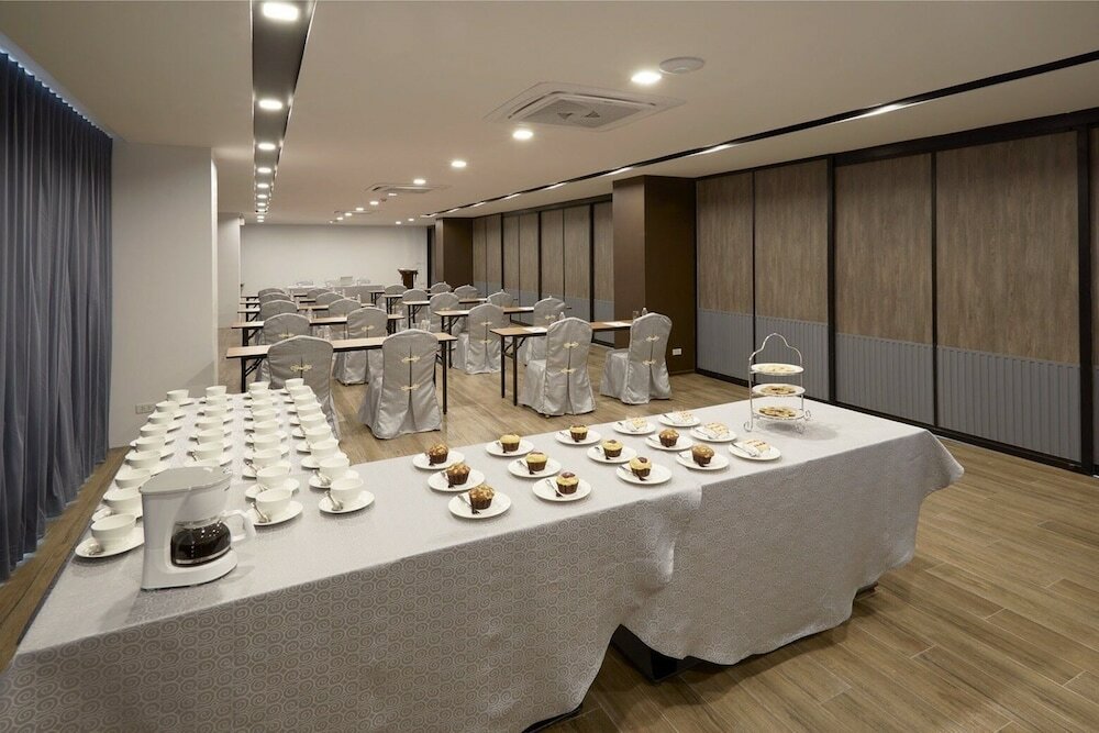 Фото Iwish Hotel