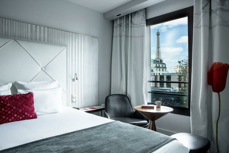 Гостиница Le Parisis Paris Tour Eiffel в Париже