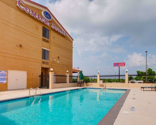 Гостиница Comfort Suites Lake Ray Hubbard в Далласе