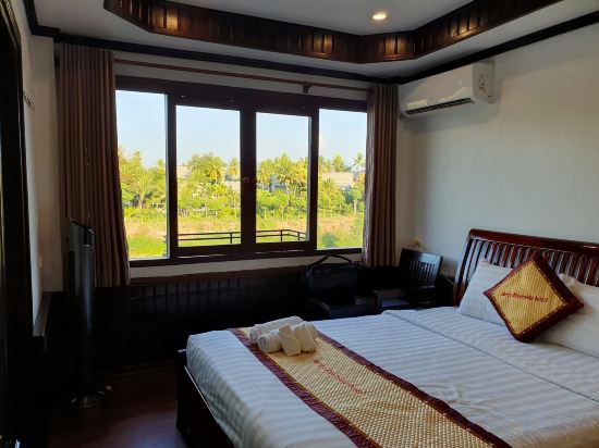 Фото Merry Riverside Hotel