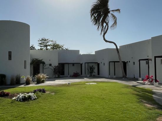 Фото Capital O133 Al Sawadi Beach Resort & SPA