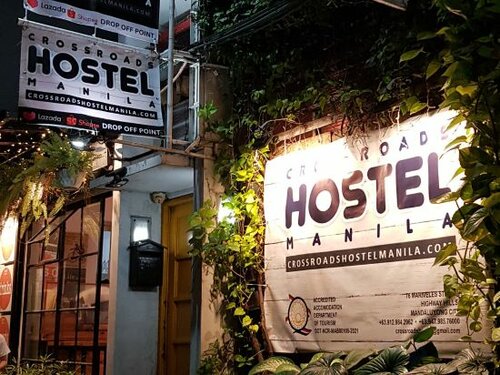 Внешний вид отеля Crossroads Hostel Manila в Мандалуйонге, фото 4