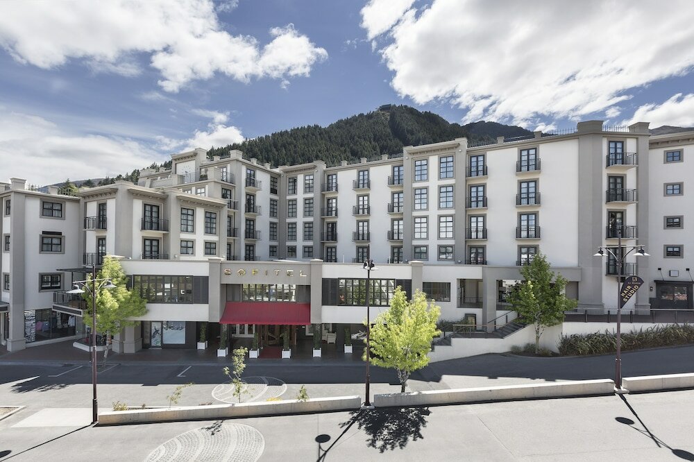 Фото Sofitel Queenstown Hotel and SPA