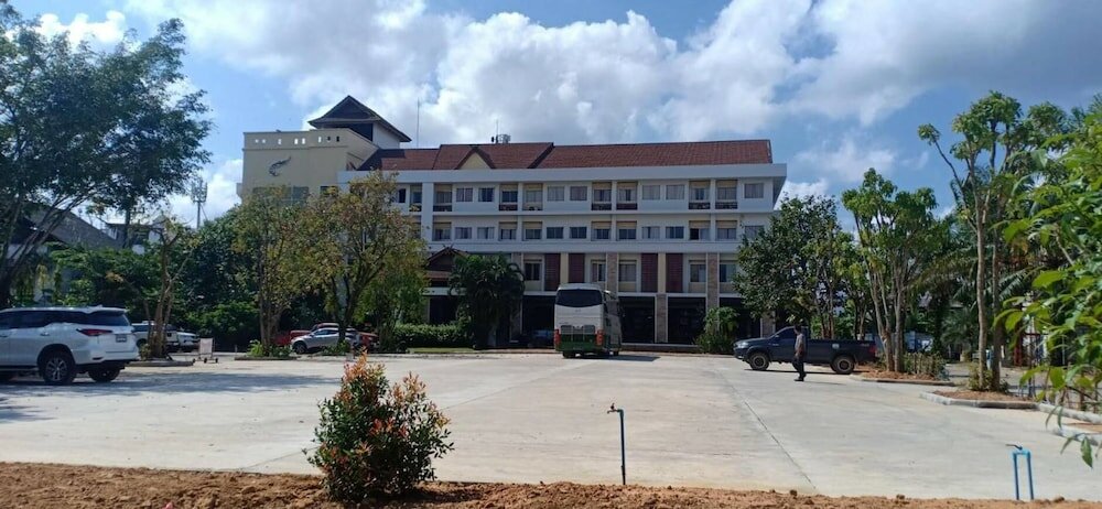 Фото Nana Buri Hotel