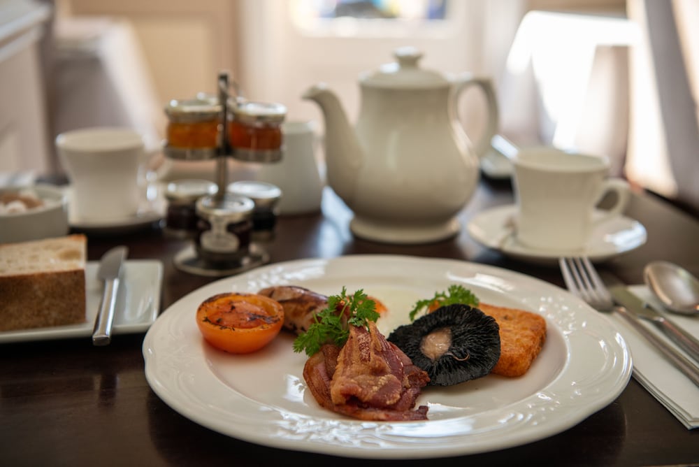 Фото Cotswold Lodge Hotel