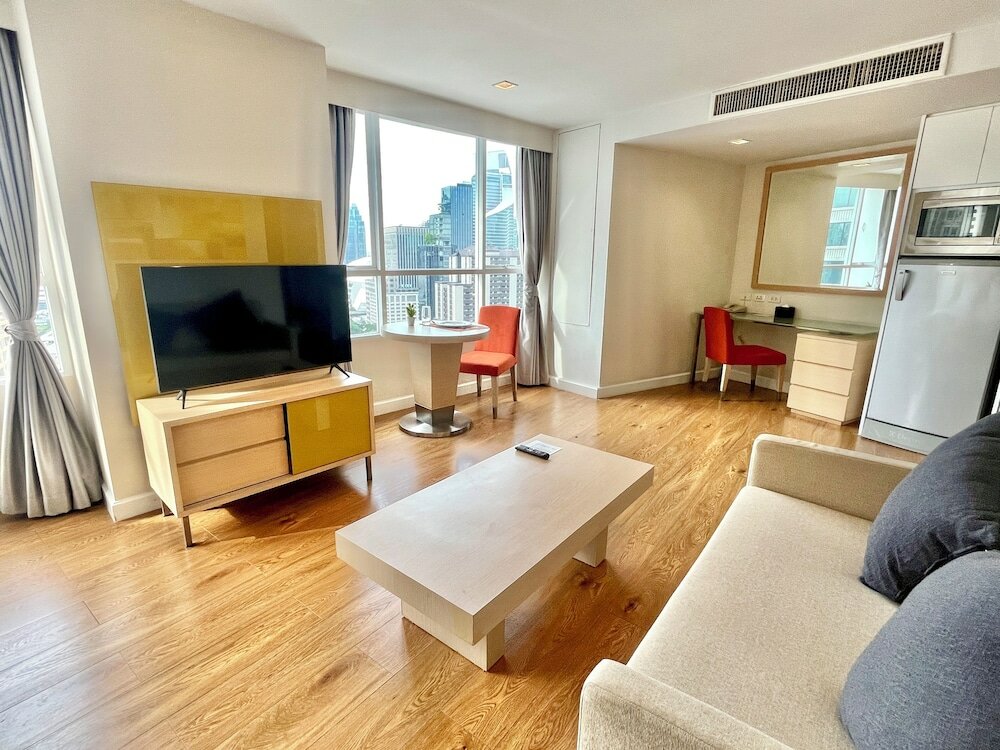 Фото Urbana Langsuan Hotel