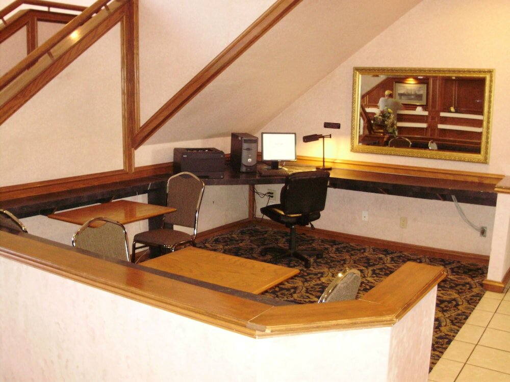 Фото Trade Winds Central Inn