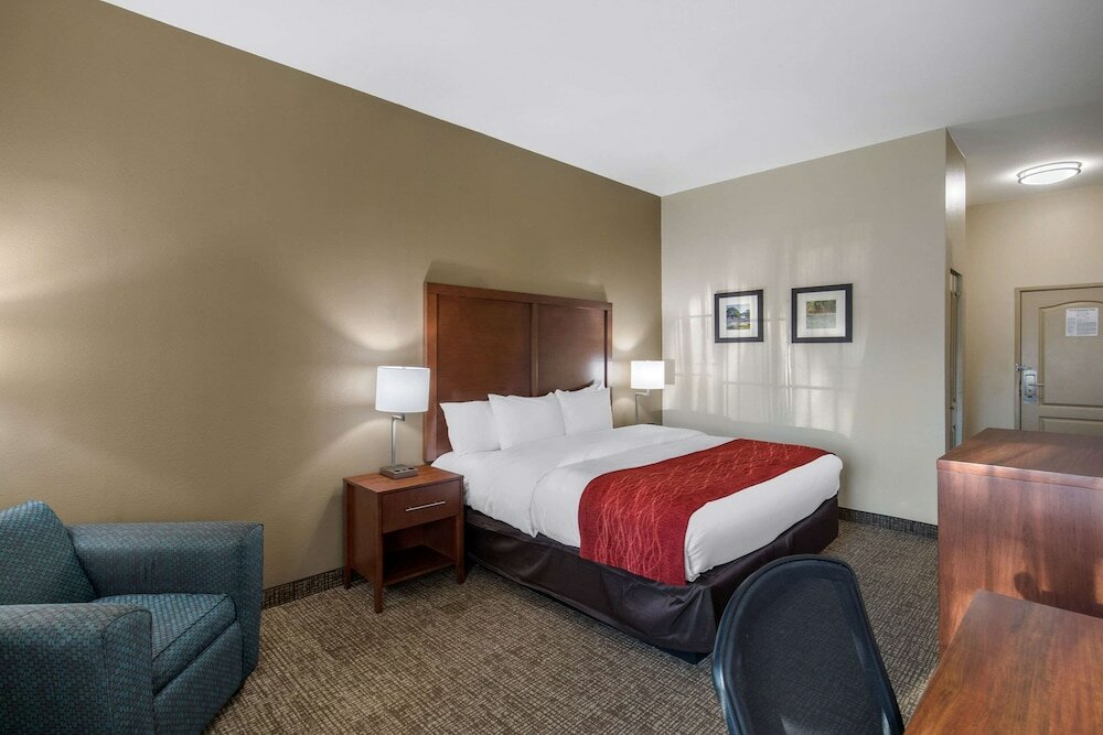 Фото Comfort Inn & Suites Cedar Hill Duncanville