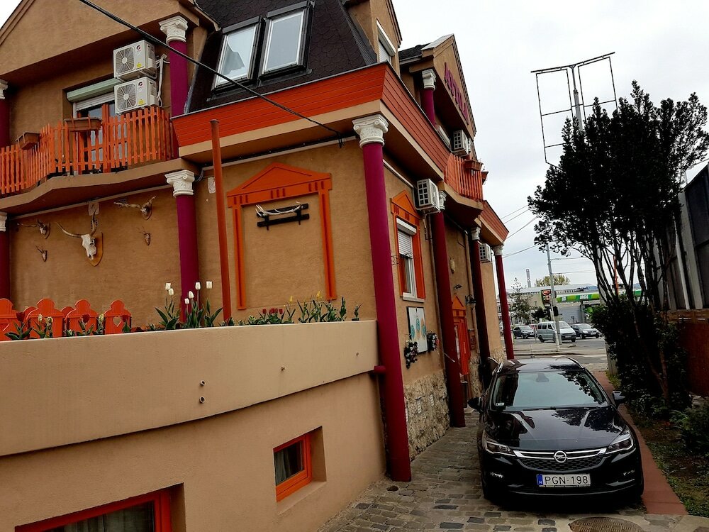 Фото Attila Hotel & Restaurant