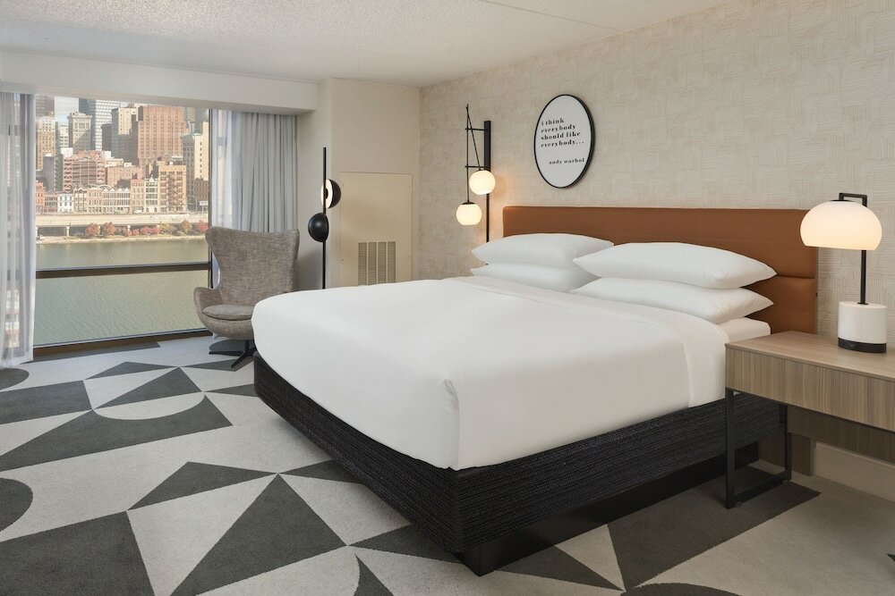 Фото Sheraton Pittsburgh Hotel at Station Square