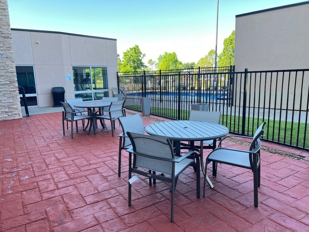 Фото Holiday Inn Express & Suites Moore, an Ihg Hotel