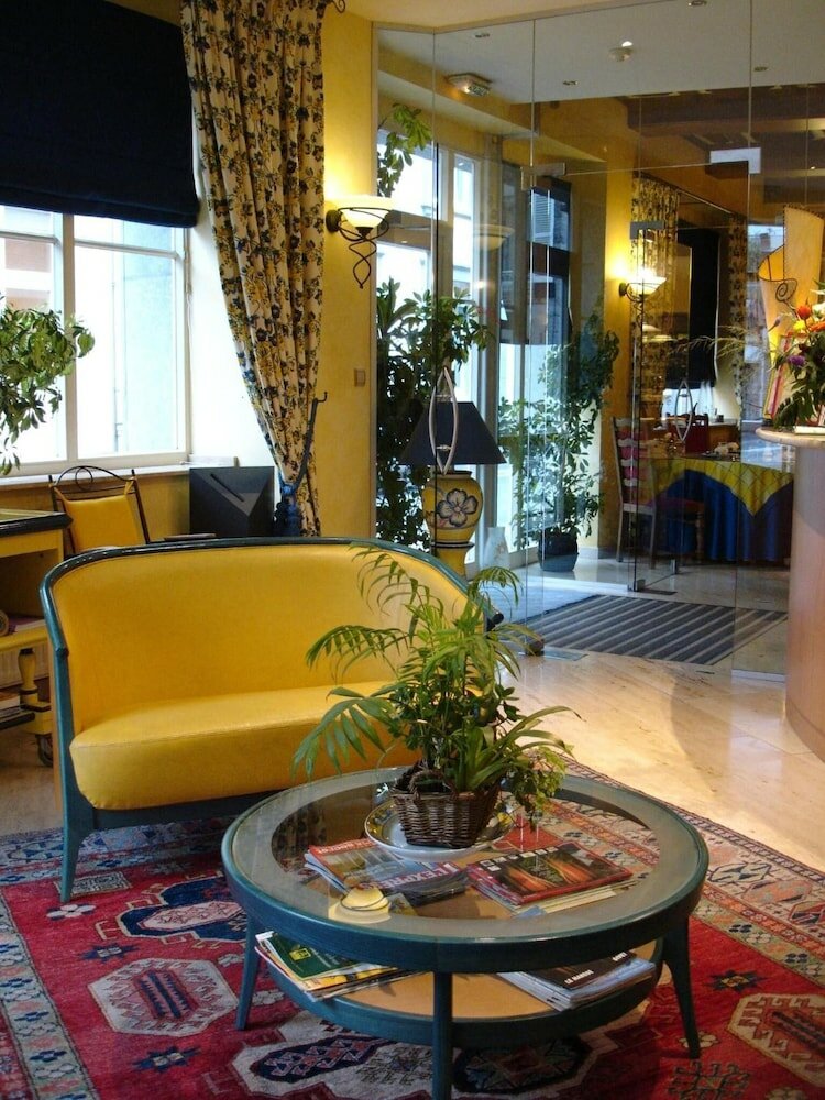 Фото Les Reflets Jaunes