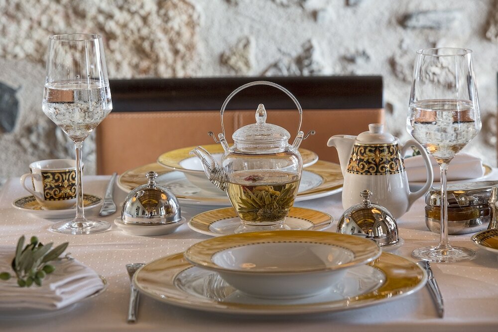 Фото Moni Emvasis Luxury Suites