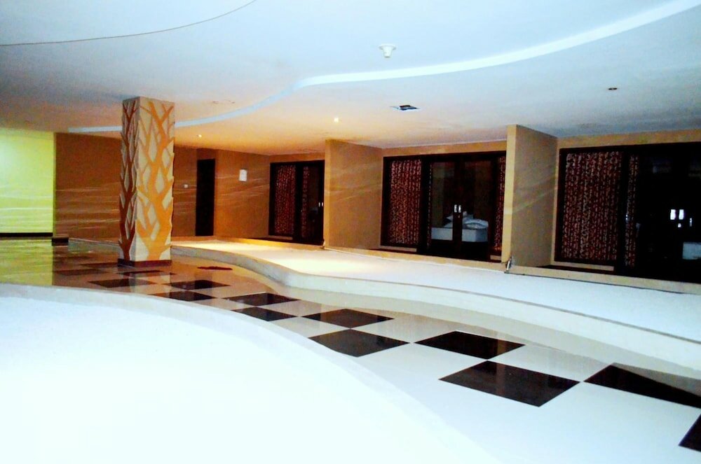 Фото Nirmala Hotel and Convention Centre