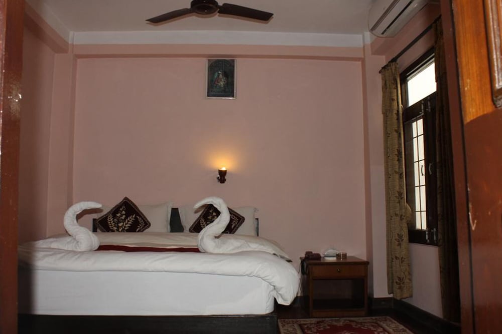 Фото Festoon Hotel