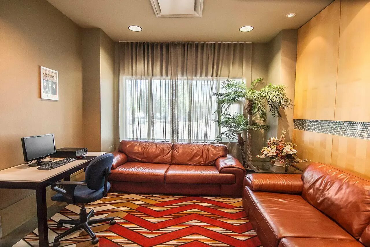 Фото Comfort Hotel Vancouver Airport