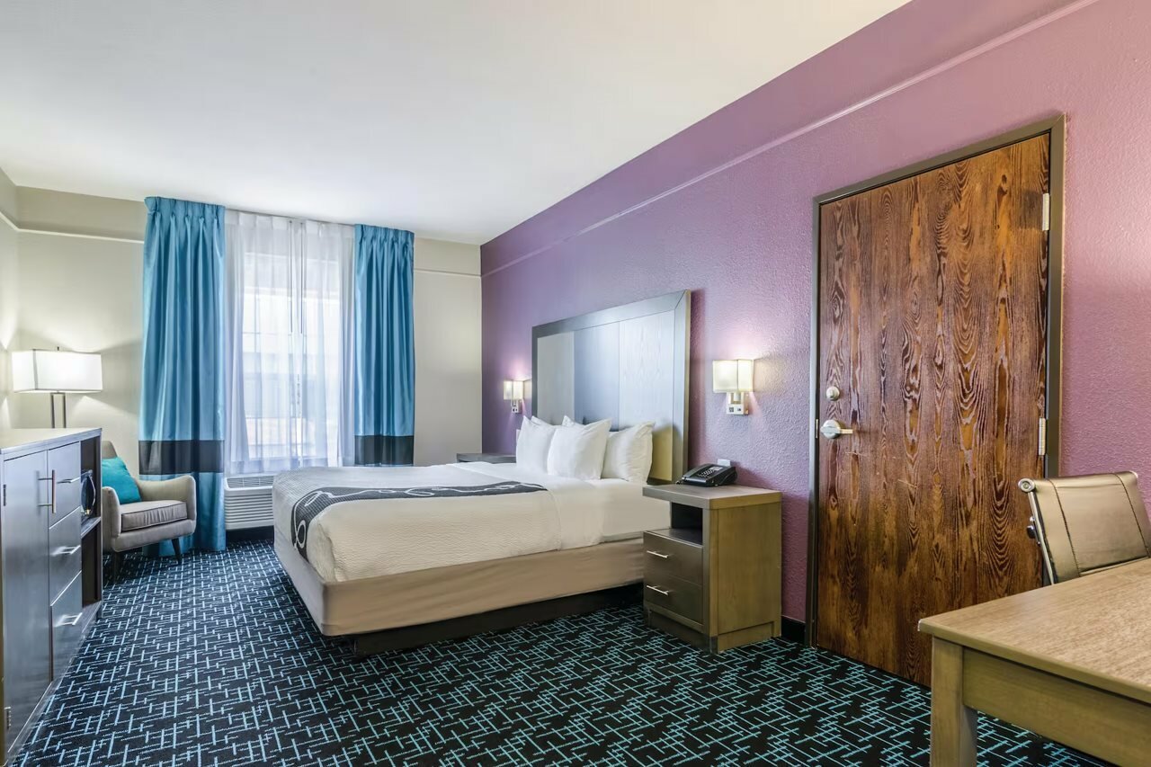 Фото La Quinta Inn & Suites by Wyndham Kansas City Airport