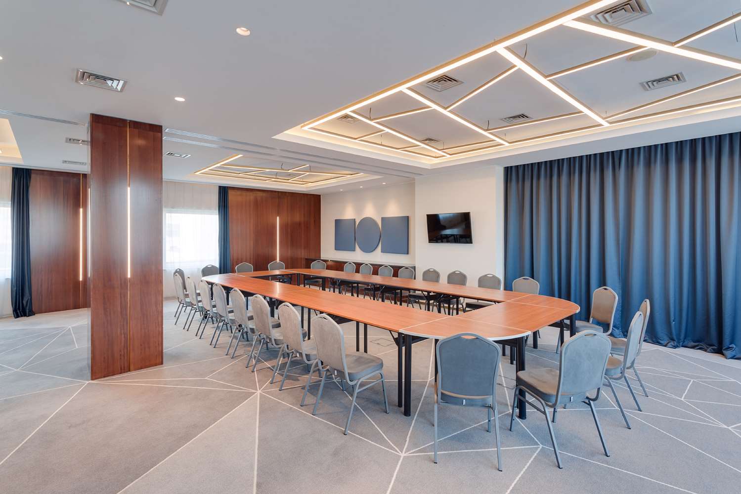 Фото DoubleTree by Hilton Hotel Cluj - City Plaza