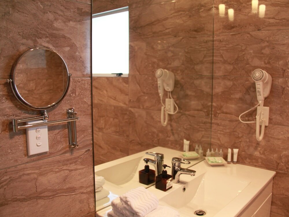 Фото Asure Camelot Arms Motor Lodge