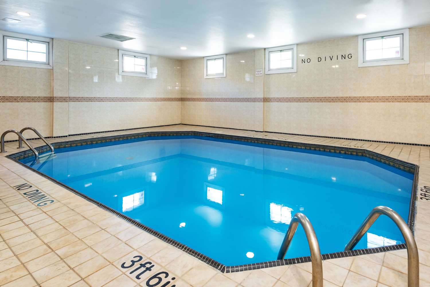 Фото Quality Inn Downtown Inner Harbour