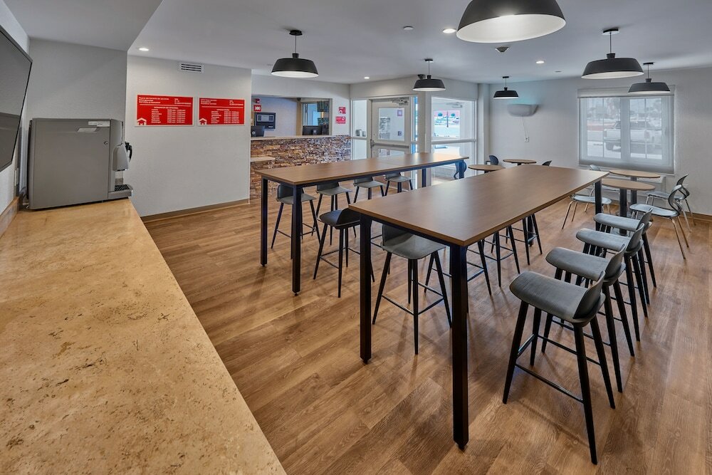 Фото Extended Suites Tijuana Macroplaza Hotel