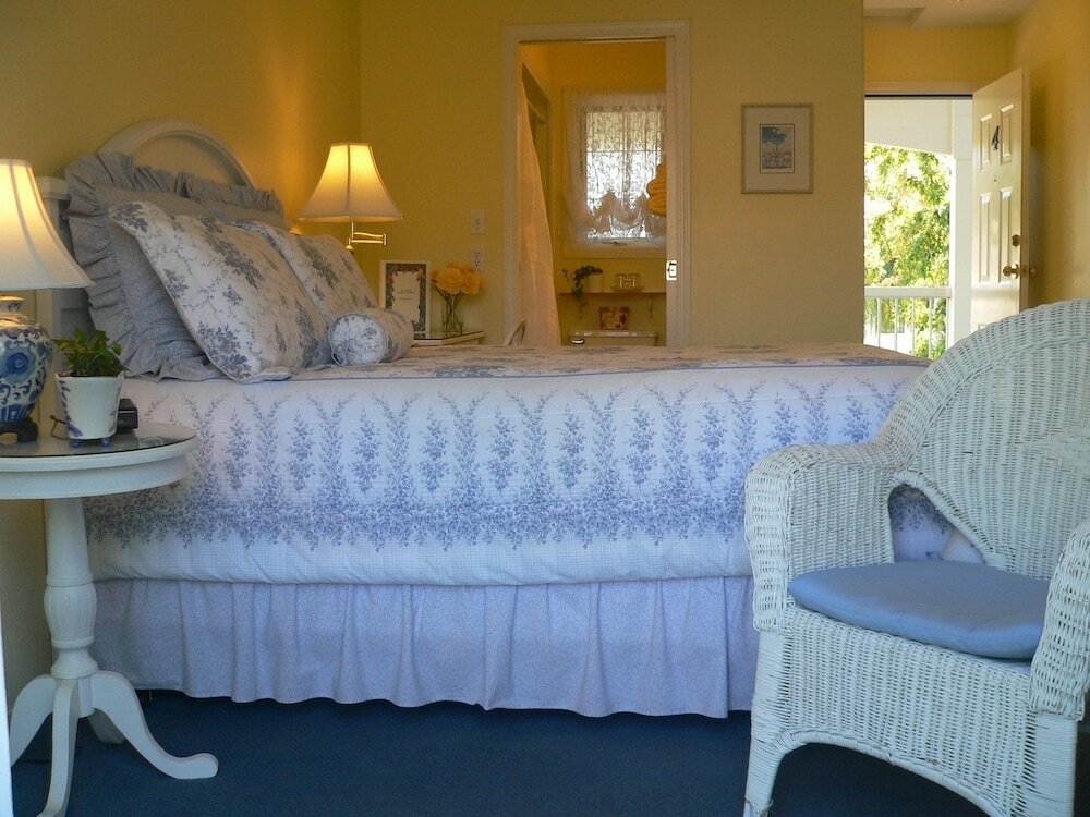 Фото Lakeside Country Inn