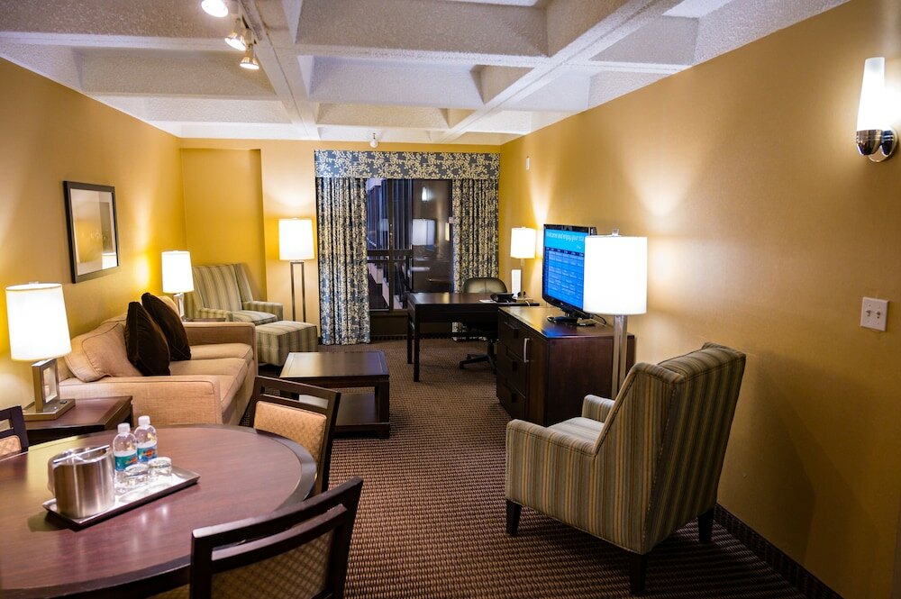 Фото Wyndham Edmonton Hotel and Conference Centre