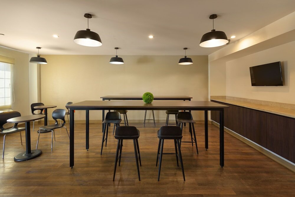 Фото Extended Suites Tijuana Macroplaza Hotel