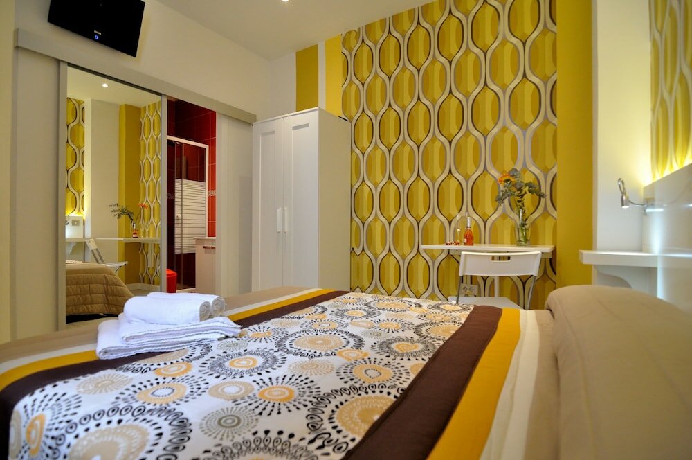 Фото Far Home Plaza Mayor Hostel