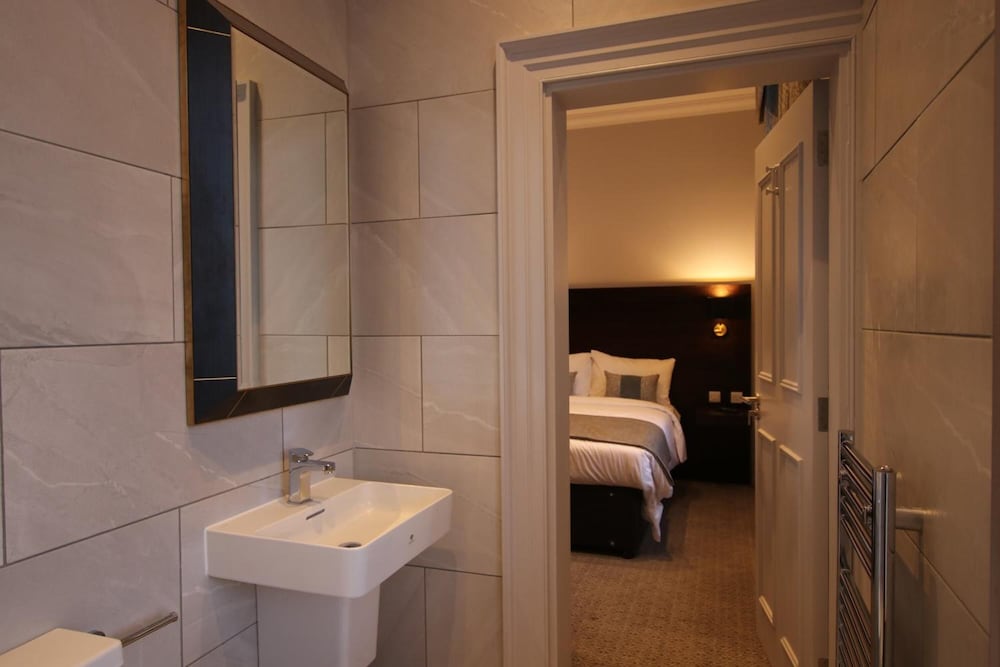 Фото Castlecary House Hotel