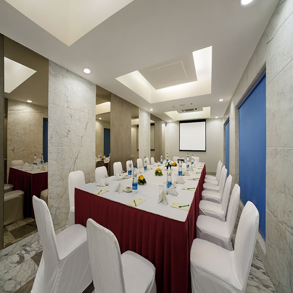 Фото Radha Regent