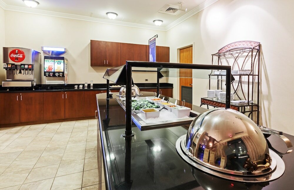 Фото Staybridge Suites San Antonio Downtown Conv Ctr, an Ihg Hotel