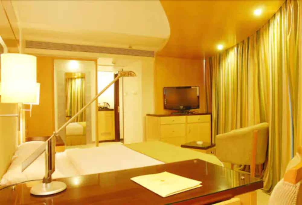 Фото Peninsula Grand Hotel