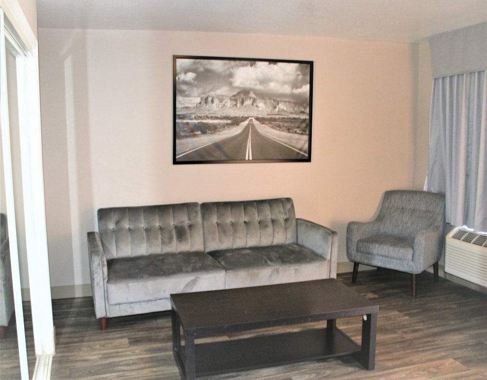 Фото Rancho San Diego Inn & Suites