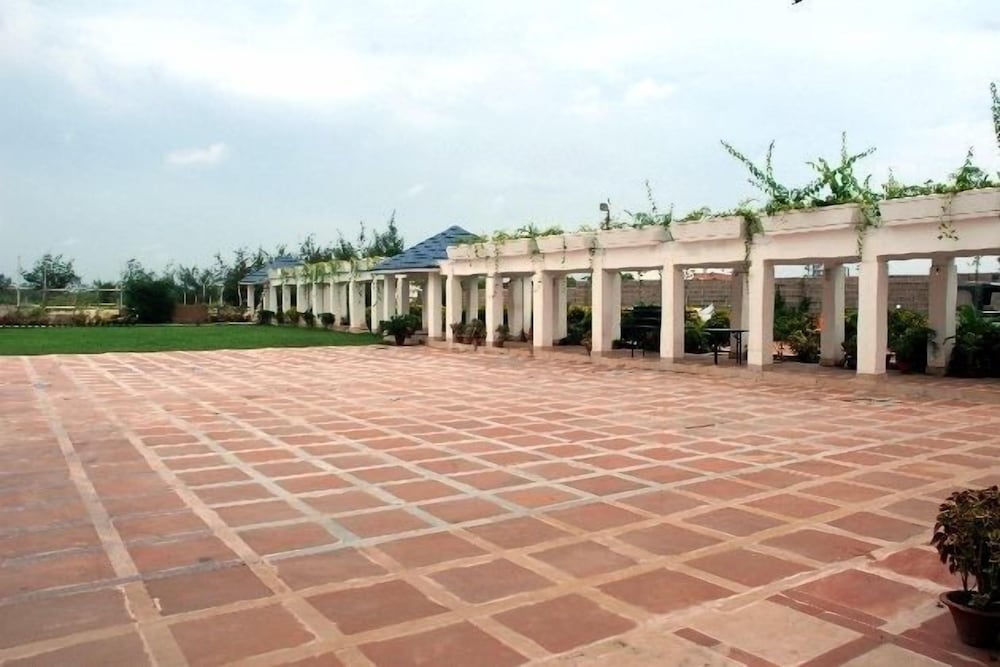 Фото Blue Lily Beach Resort