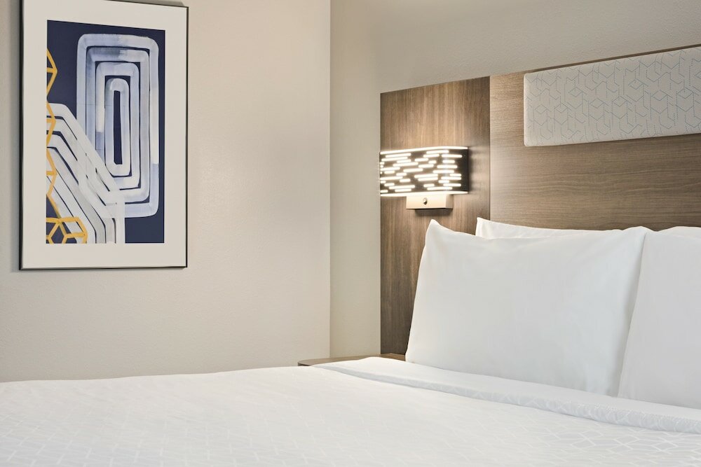 Фото Holiday Inn Express & Suites Greenville - Downtown by Ihg